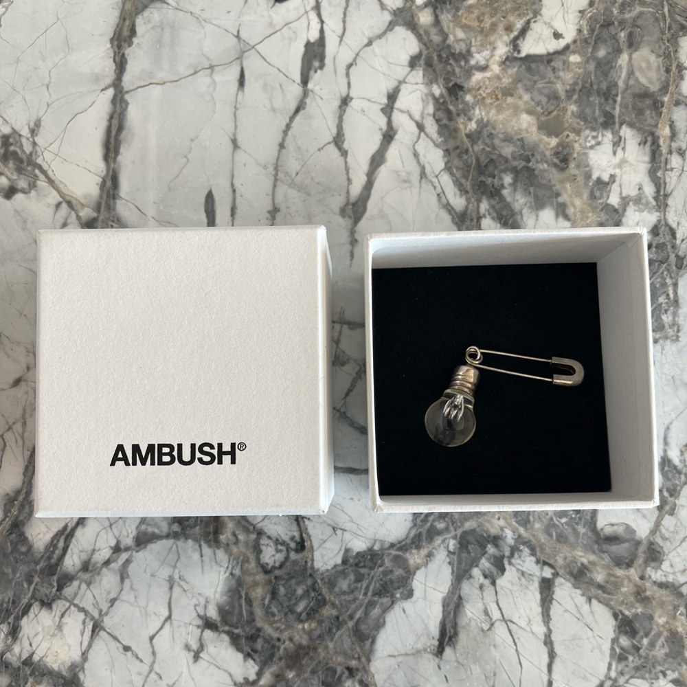 AMBUSH Silver Light Bulb Single Earring